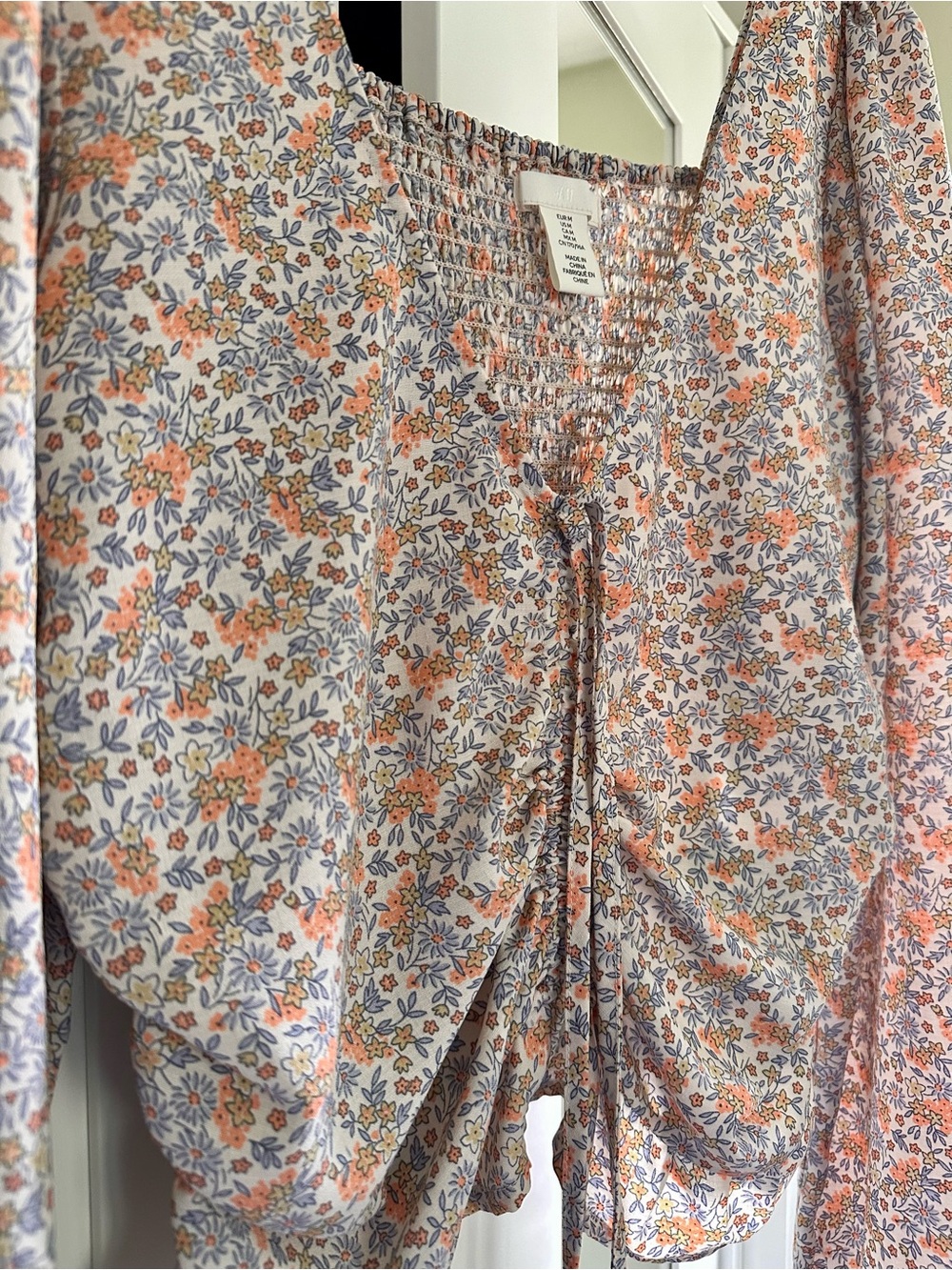 Women’s Floral Drawstring Blouse Cropped - Picture 3 of 7